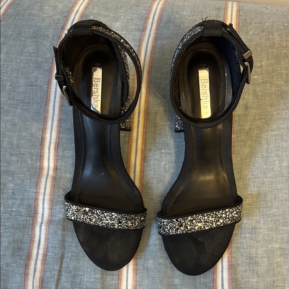 Bershka Black and Silver Heels with Block Heel and Open Toe Design - Picture 6 of 7